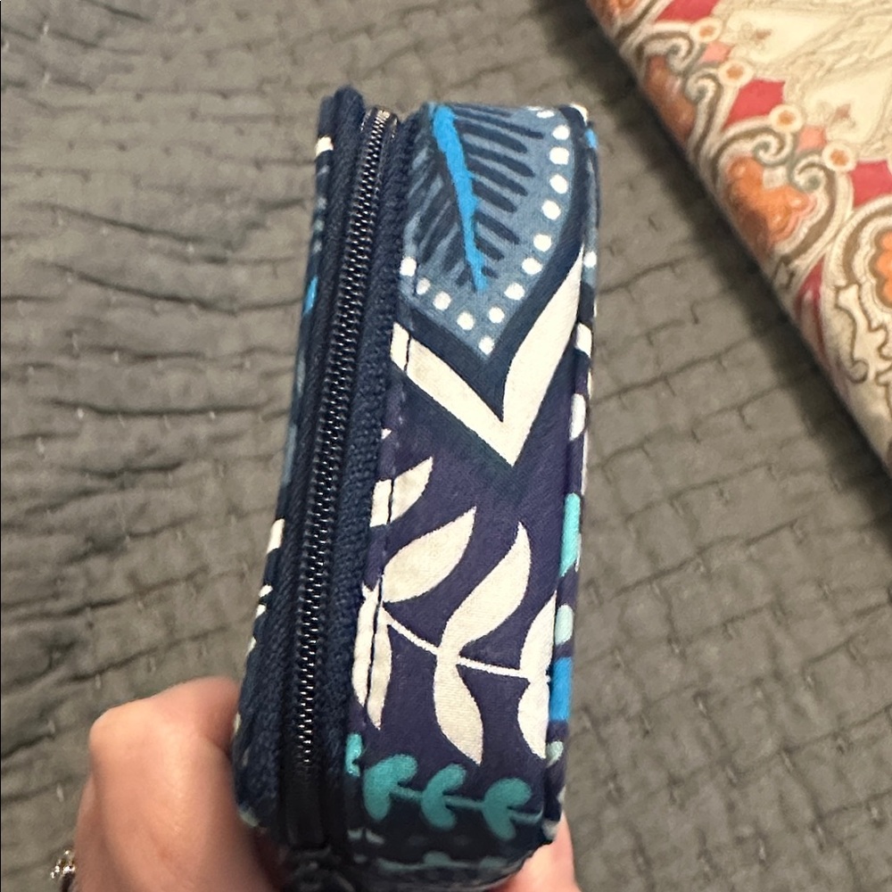 NWT Vera Bradley Blue Island Medallion Large Travel Pill Case - Picture 4 of 6